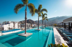 Featured on HGTV, Mountain Views, Rooftop Pool at Zenith in Old Town